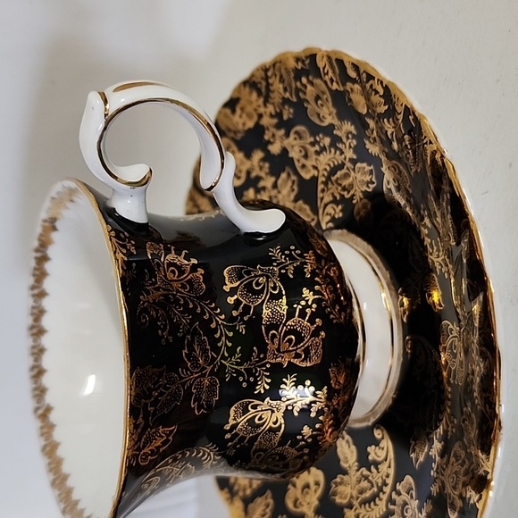 Elizabethan Staffordshire teacup and saucer, Fine Bone China Made in England - Picture 7 of 7